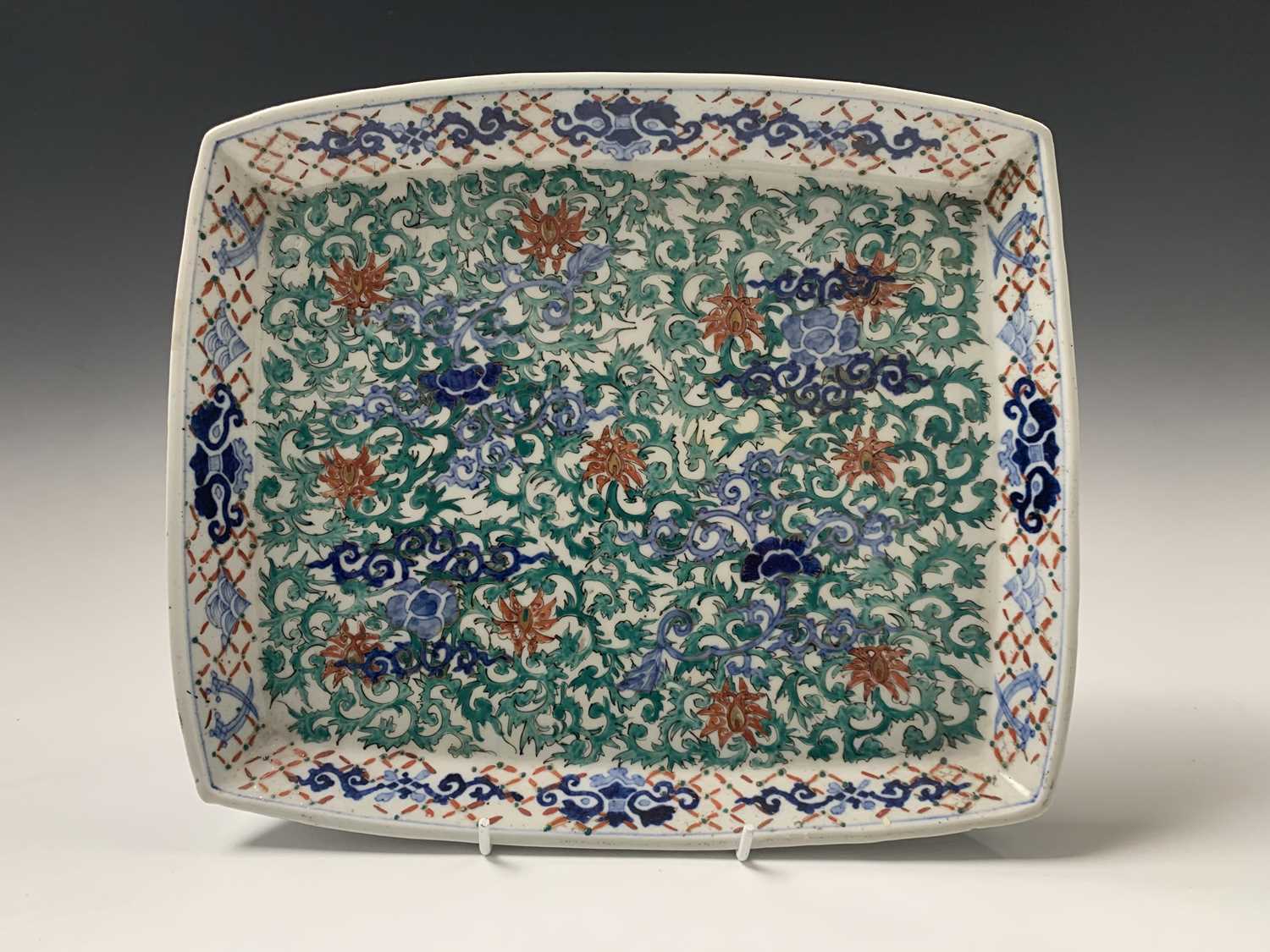 A Chinese porcelain tray, Qing period, the scrolling foliate decoration with red and gilt palmettes, - Image 6 of 7