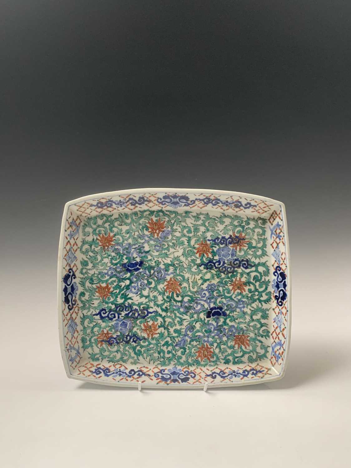 A Chinese porcelain tray, Qing period, the scrolling foliate decoration with red and gilt palmettes, - Image 2 of 7