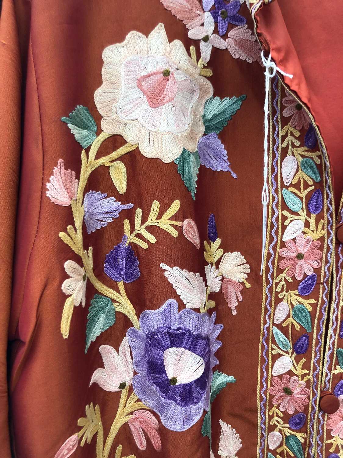 An Indian crewel work robe, early 20th century, decorated with large polychrome flowering - Image 4 of 9