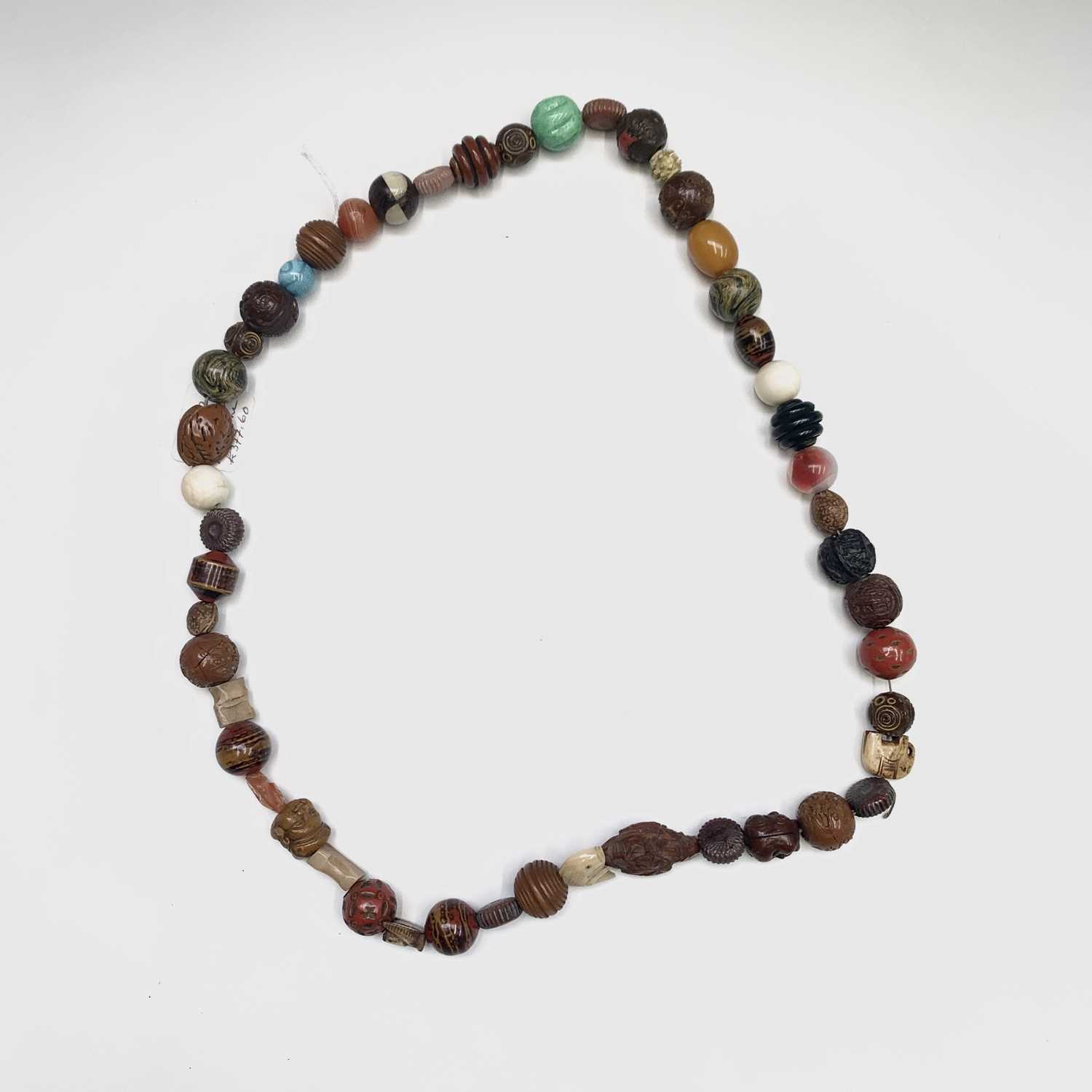 A Japanese ojime bead necklace, length 39cm. - Image 4 of 4