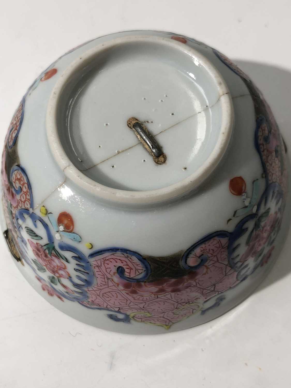 A selection of Chinese Imari porcelain items, 18th century, comprising a bowl, cup and saucer, tea - Image 16 of 18