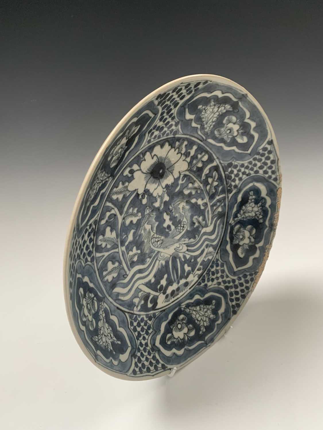 A Chinese blue and white pottery shallow bowl, 'Isin Ho Ship-Wreck, circa 1608', provenance - Image 2 of 11