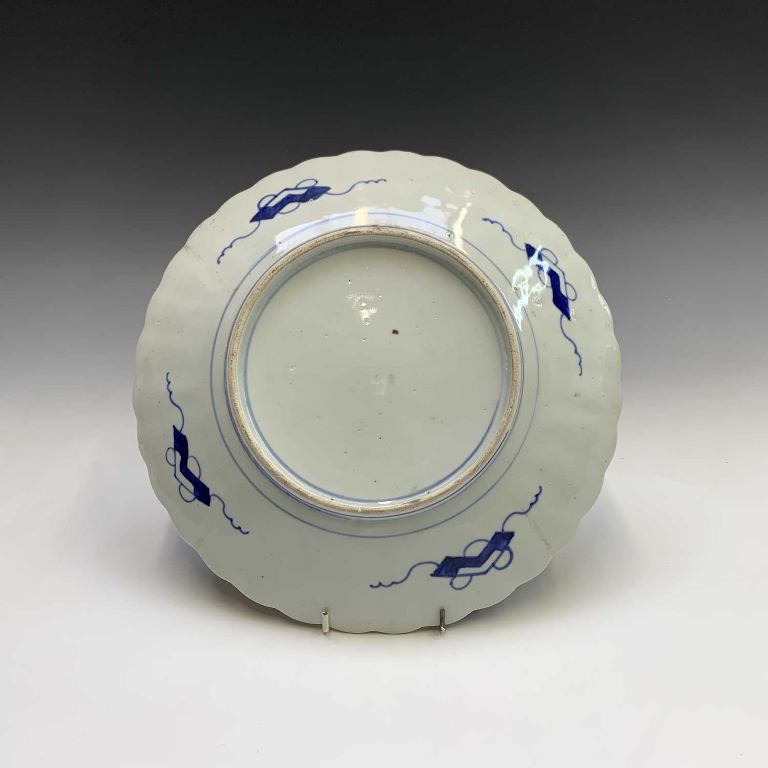 A Japanese Imari porcelain charger, late 19th century, diameter 31cm. - Image 2 of 2