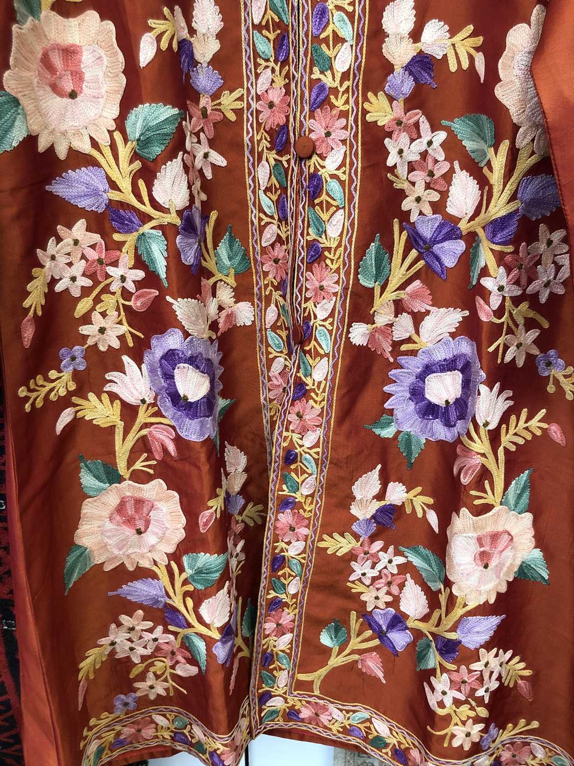 An Indian crewel work robe, early 20th century, decorated with large polychrome flowering - Image 5 of 9
