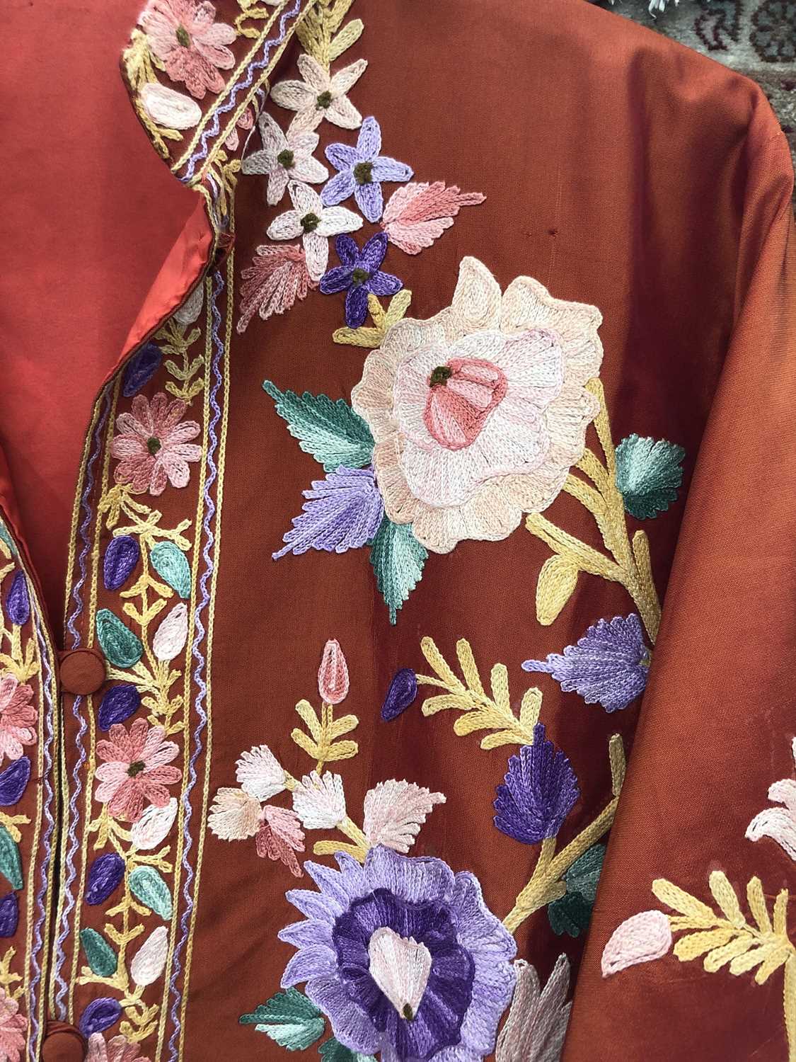 An Indian crewel work robe, early 20th century, decorated with large polychrome flowering - Image 3 of 9