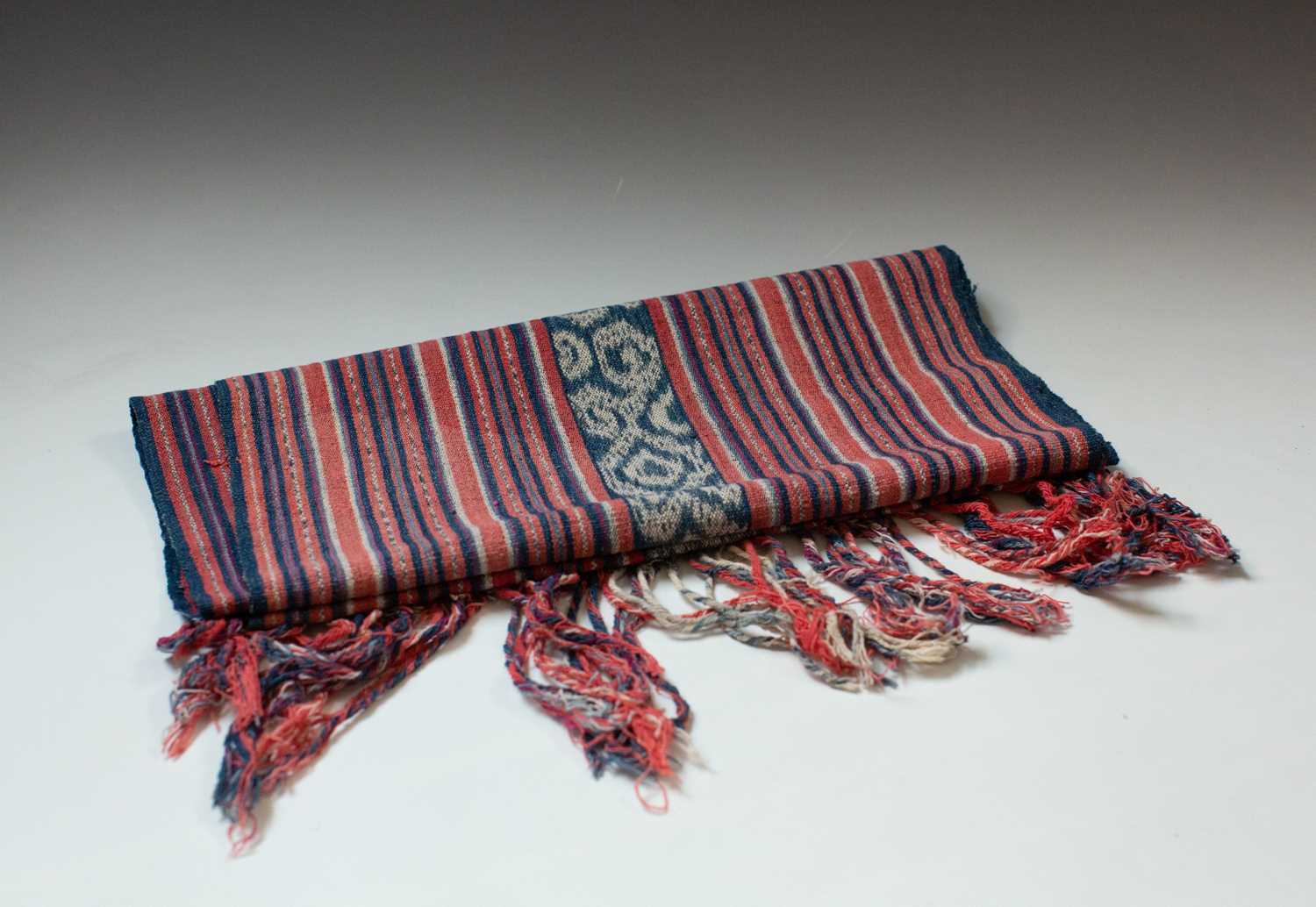 A warp Ikat woven scarf/runner, cotton Oecussi, Timor Leste, 44 x 160cm. - Image 2 of 5