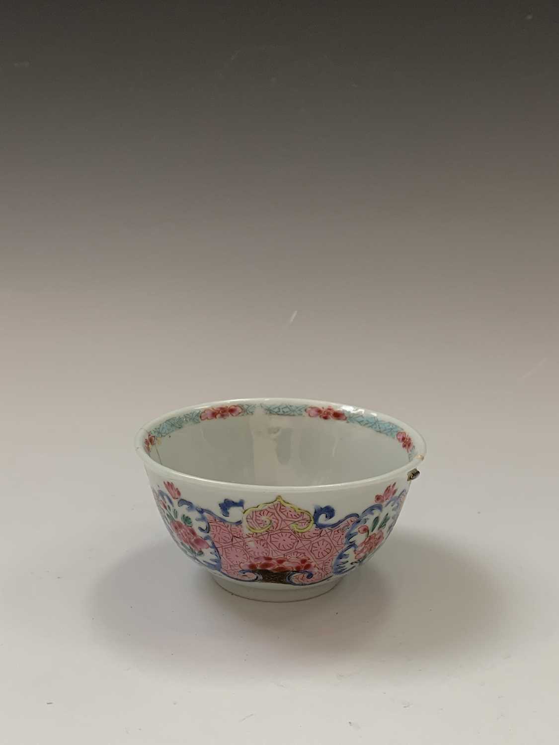 A selection of Chinese Imari porcelain items, 18th century, comprising a bowl, cup and saucer, tea - Image 12 of 18