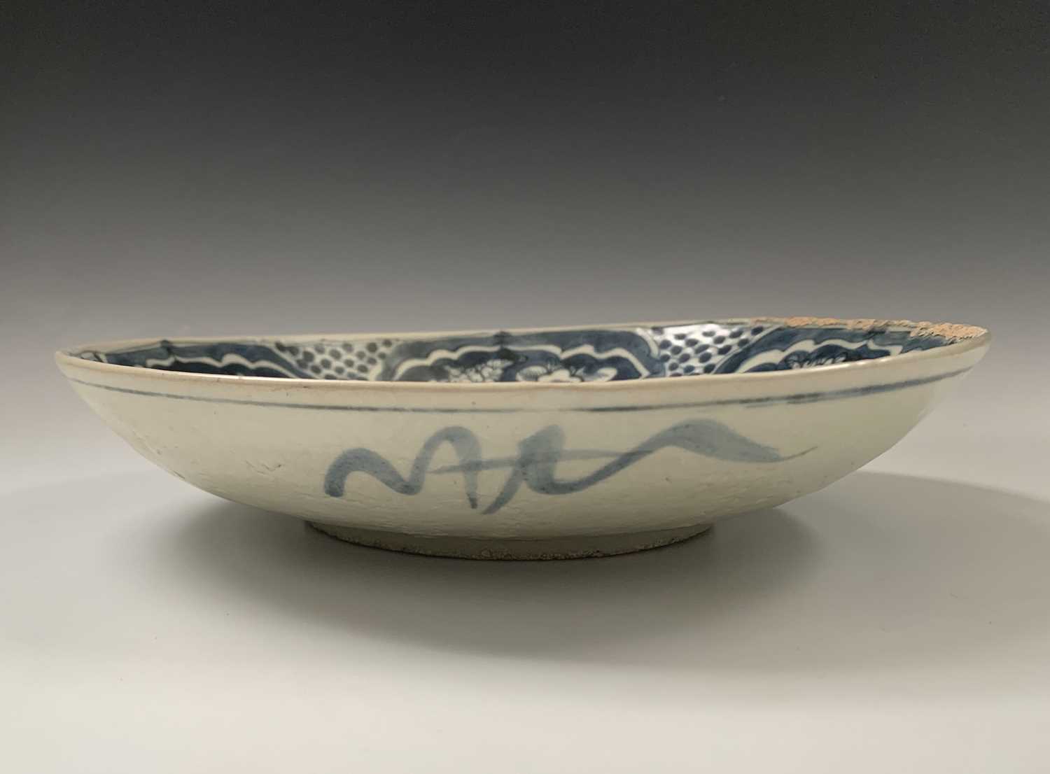 A Chinese blue and white pottery shallow bowl, 'Isin Ho Ship-Wreck, circa 1608', provenance - Image 6 of 11