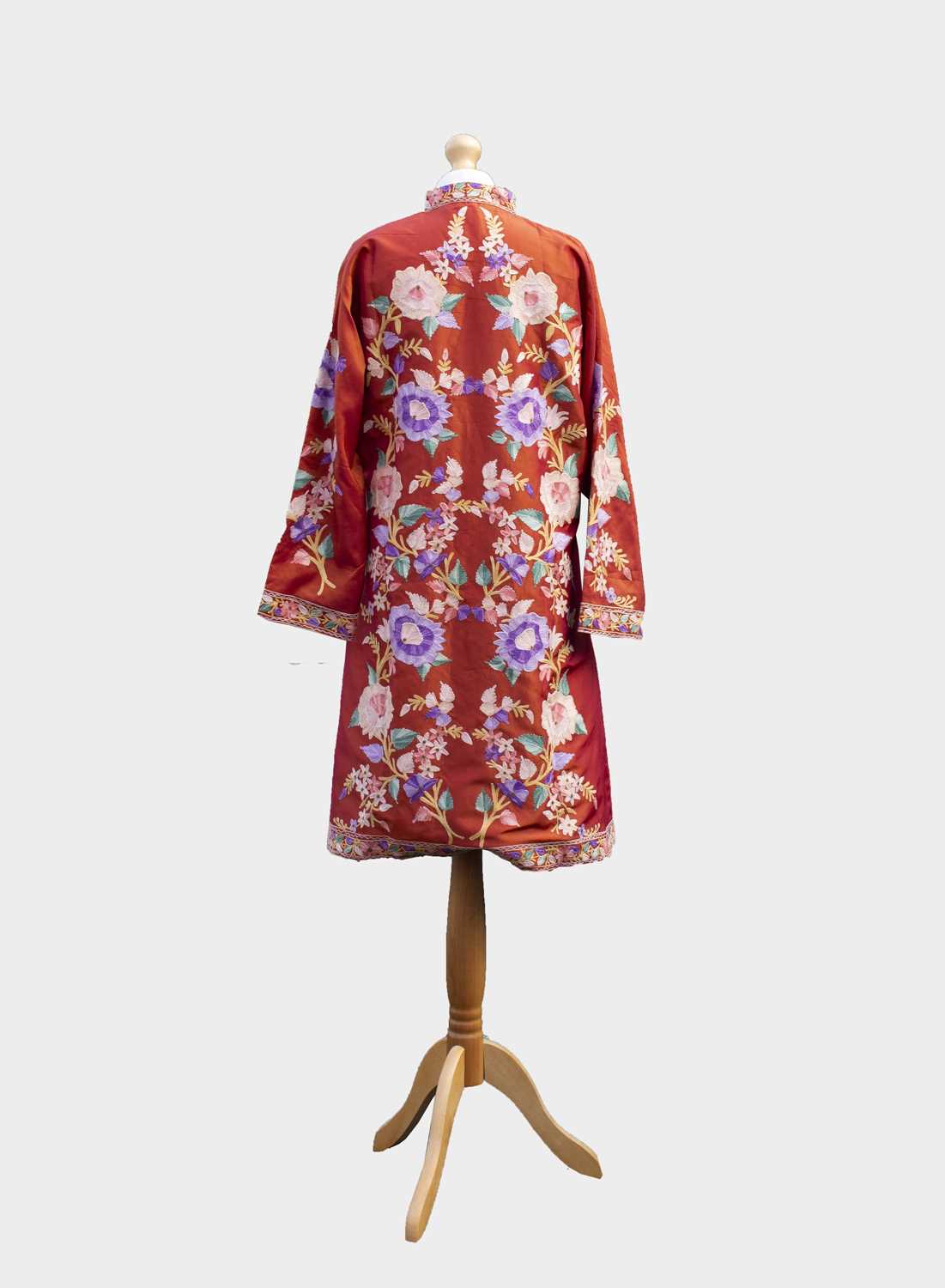 An Indian crewel work robe, early 20th century, decorated with large polychrome flowering - Image 2 of 9