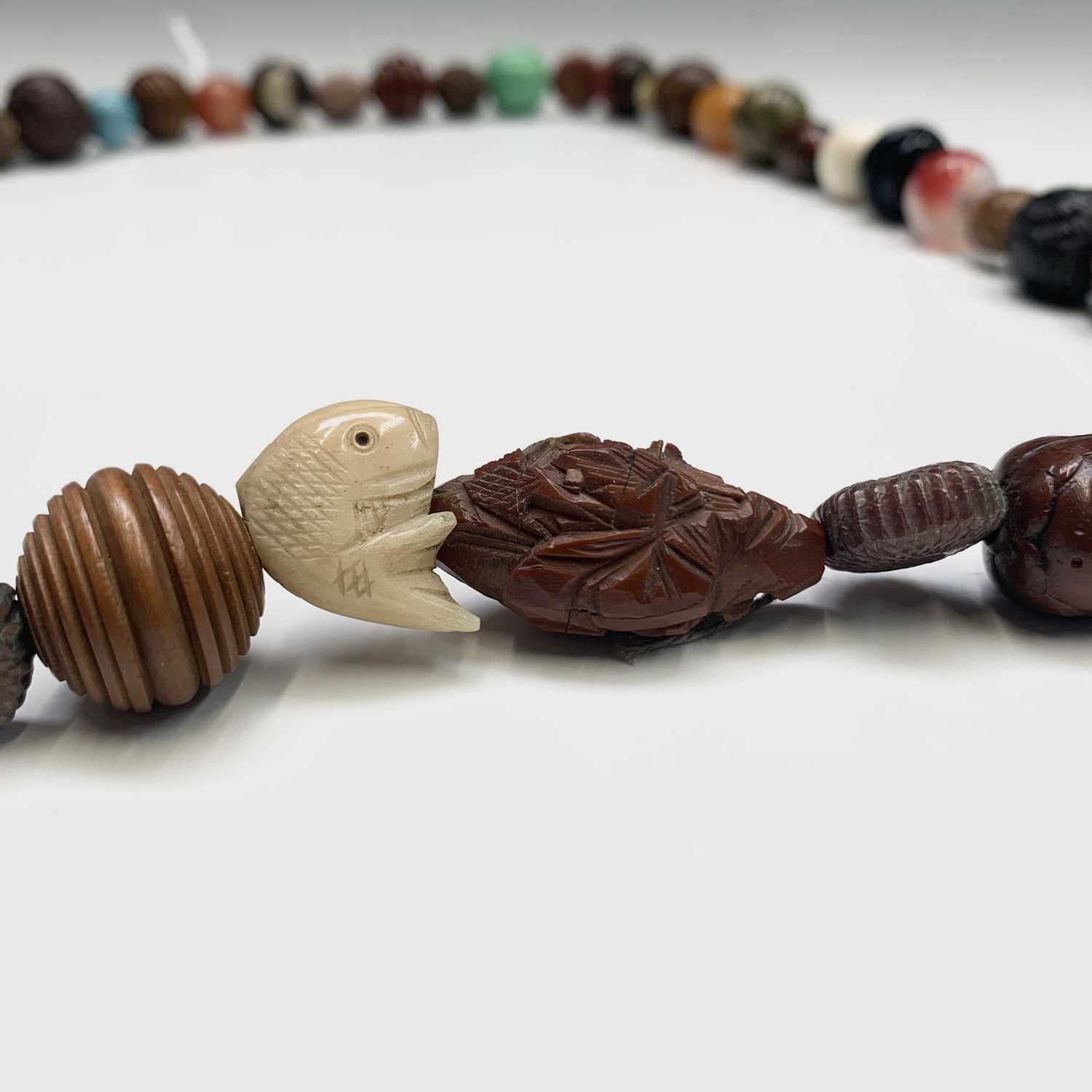 A Japanese ojime bead necklace, length 39cm. - Image 2 of 4