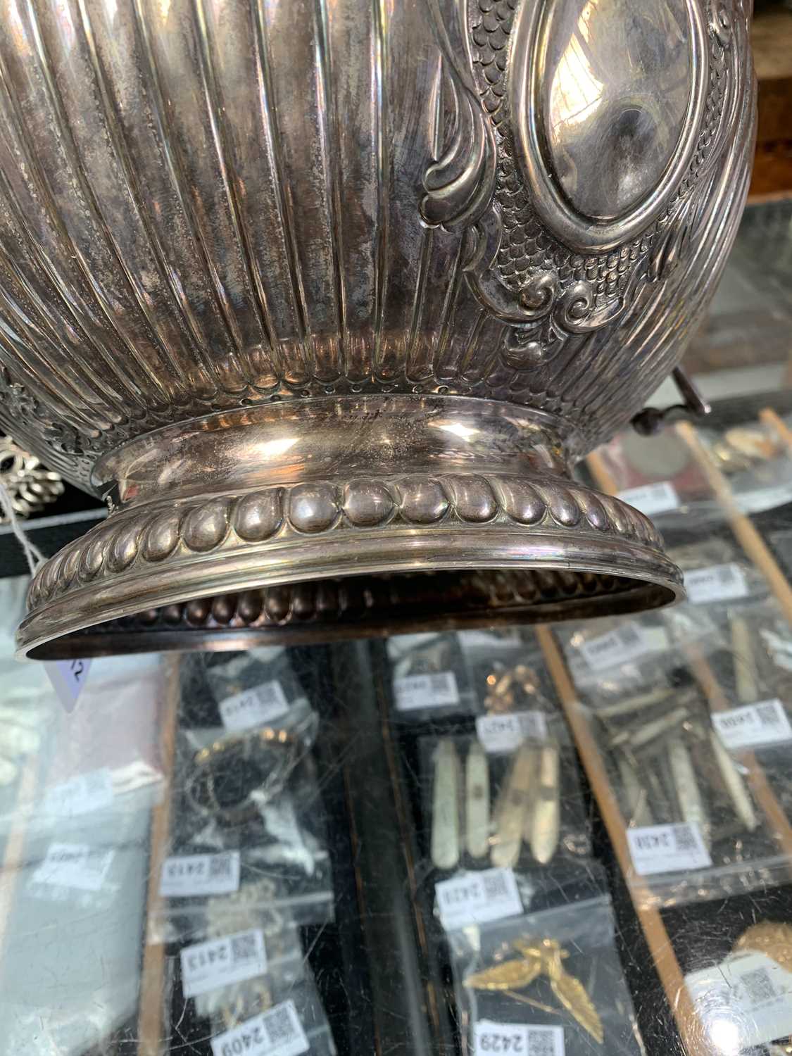 An impressive Scottish retailed silver montieth punch bowl with lions head handles, fluting and a - Image 8 of 8