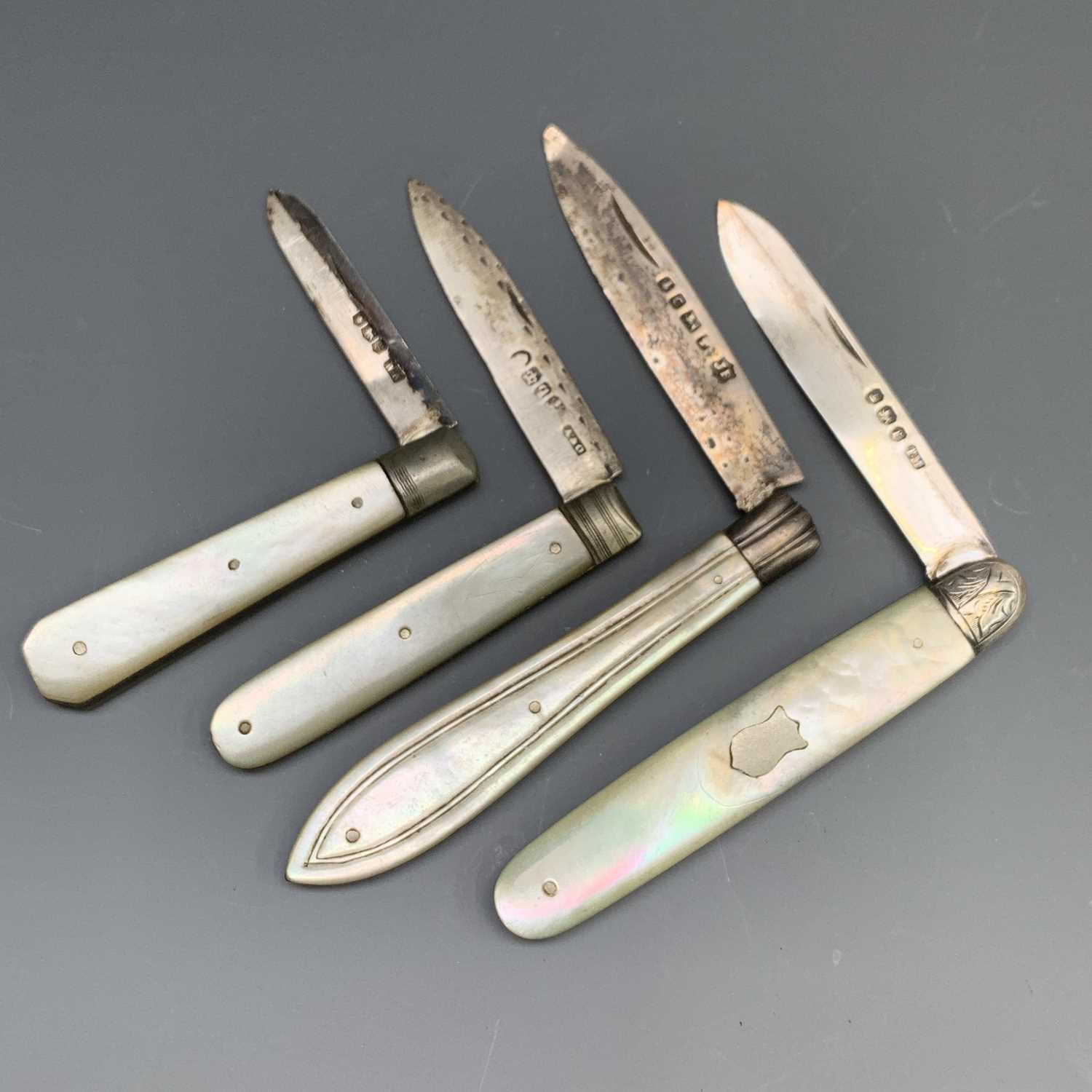 Four fruit knives, each with mother-of-pearl covers and plain folding silver blade - Image 2 of 2