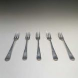 A set of five Elkington Rat-tail pattern triple tine table forks, griffin crest Birmingham 1913 11.