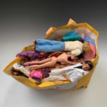 DOLLS: A bag containing 17 Barbie & Ken dolls together with a large quantity of clothing.
