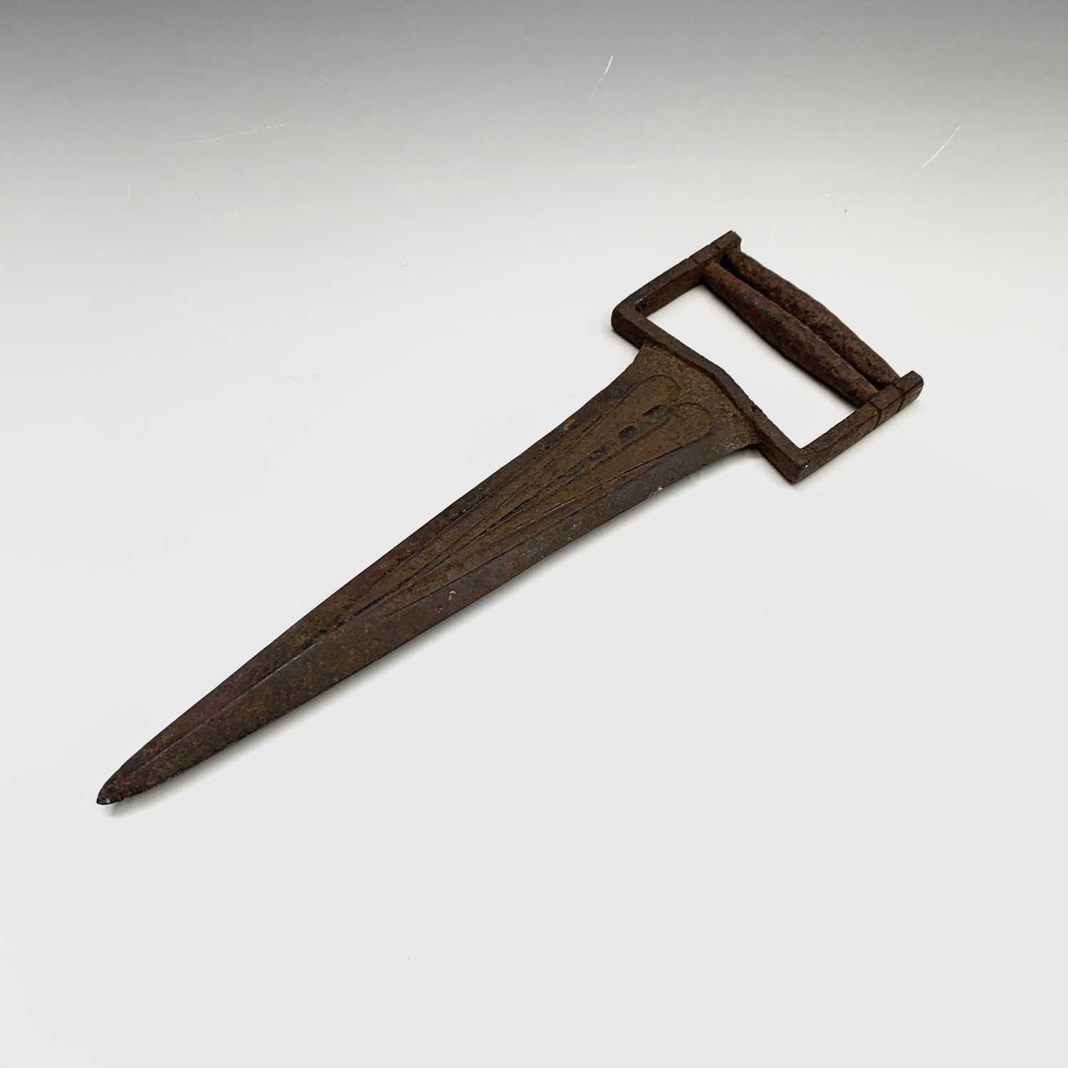 An Indian iron katar push dagger, with fullered blade, length 26cm, together with a half round axe - Image 4 of 4