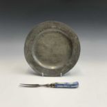 An 18th century London pewter tavern plate, diameter 25cm, together with an 18th century blue and