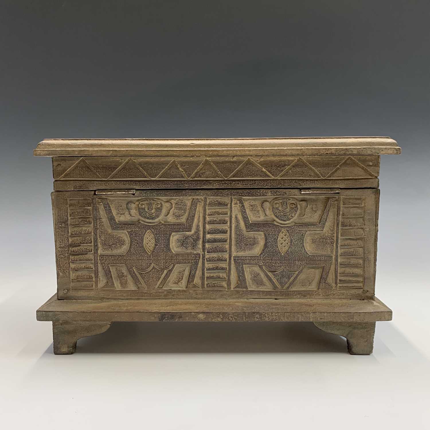 An African carved wood box with figural and geometric decoration. Height 22cm, width 35cm, depth - Image 3 of 7