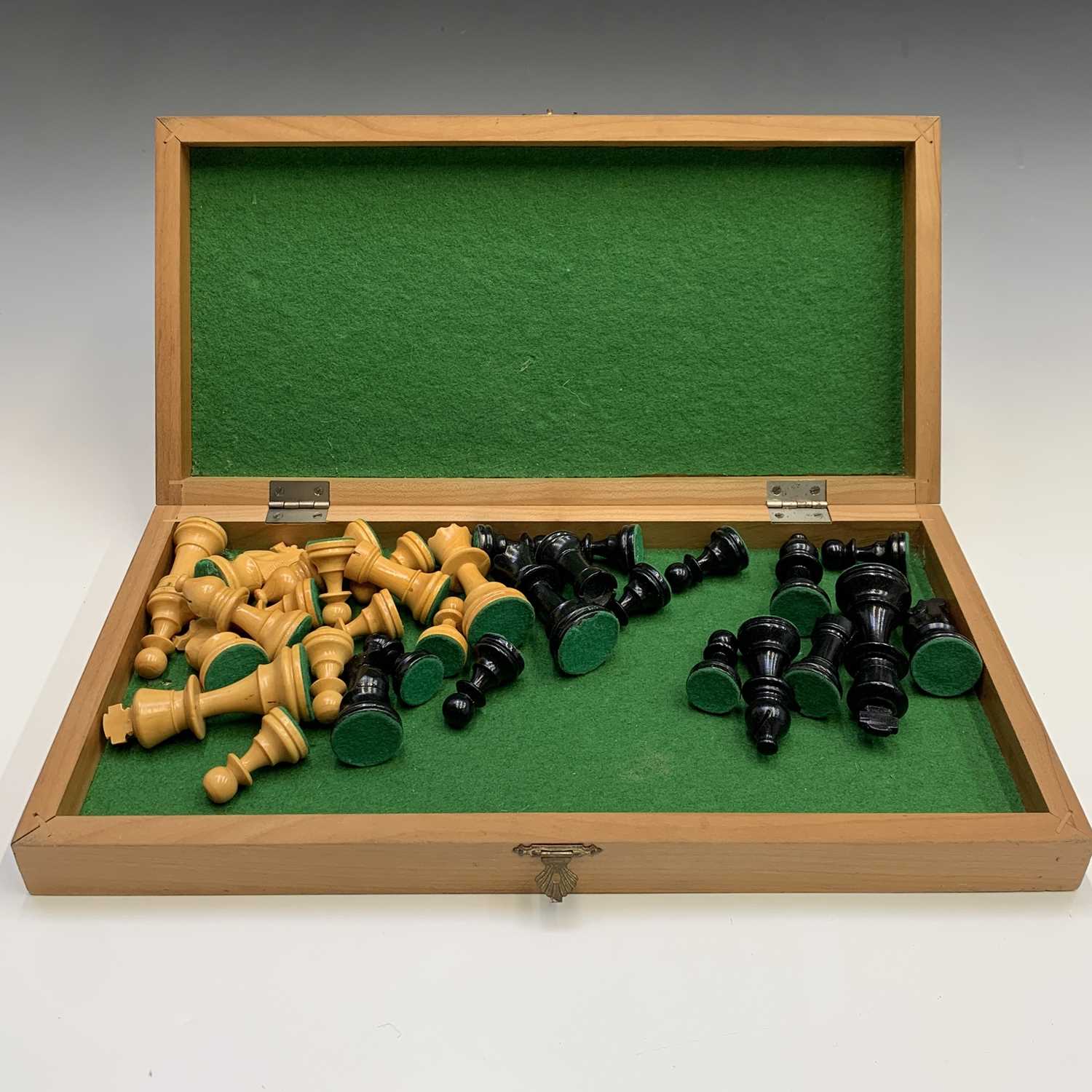 A Staunton type boxwood and ebony chess set, the Kings height 7.5cm, together with a similar set, in - Image 5 of 6