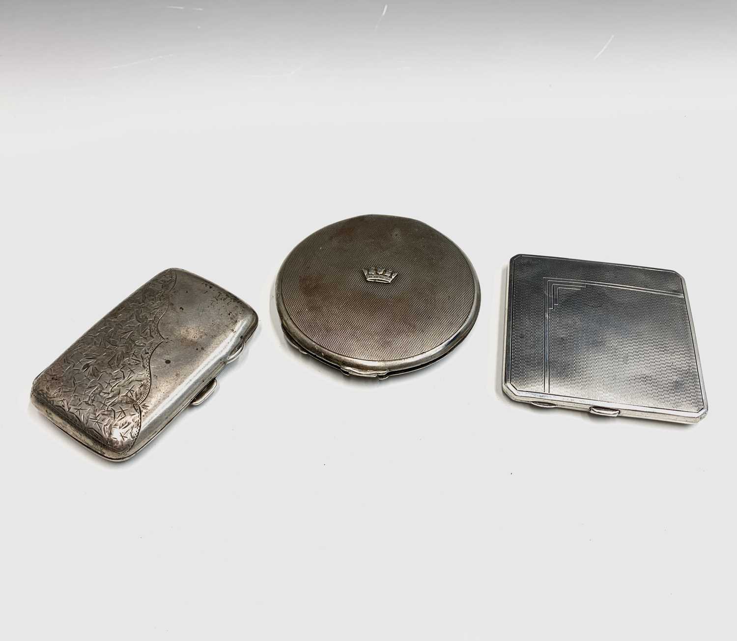 A silver small cigarette case and two silver compacts 6.8oz