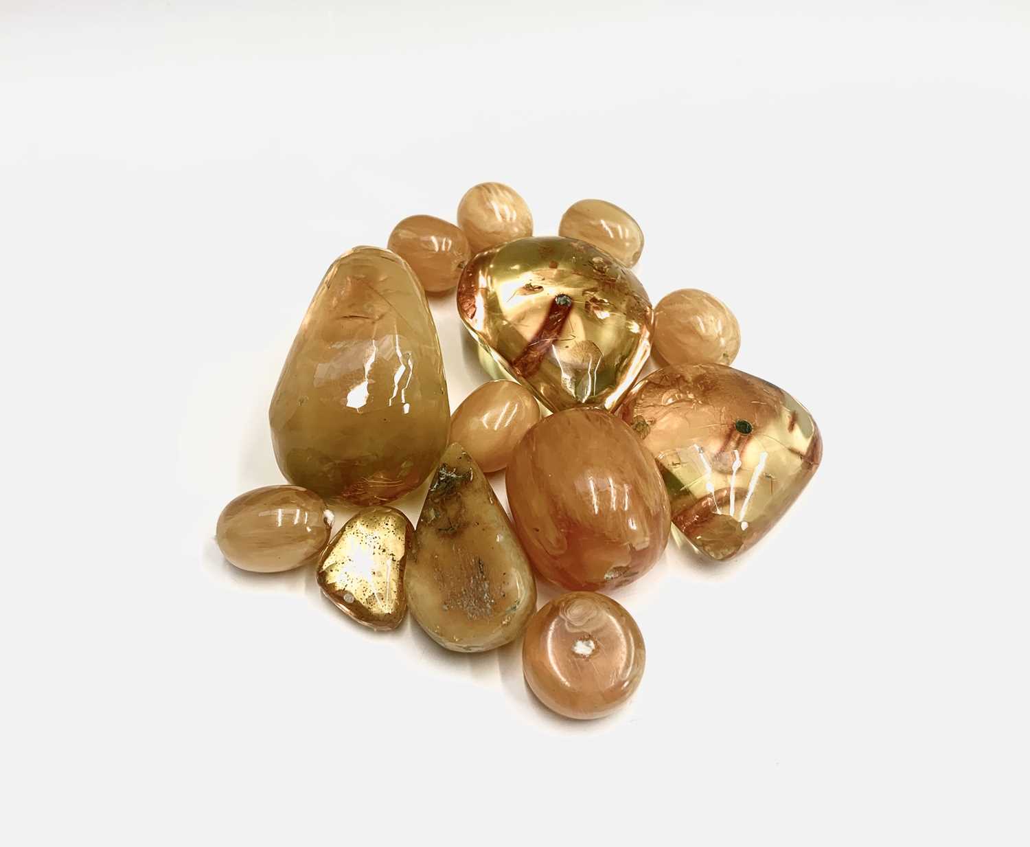 Various 'amber' beads and pieces, 102g.
