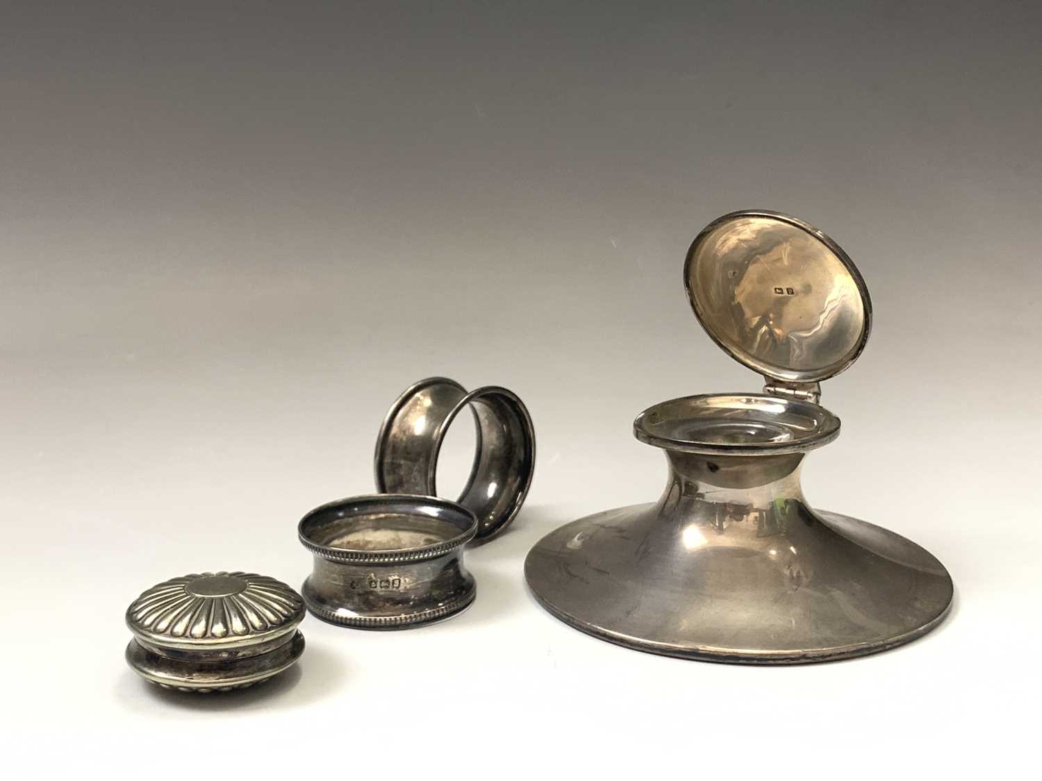 A filled silver capstan inkwell two silver napkin rings and an EPNS box - Image 4 of 5