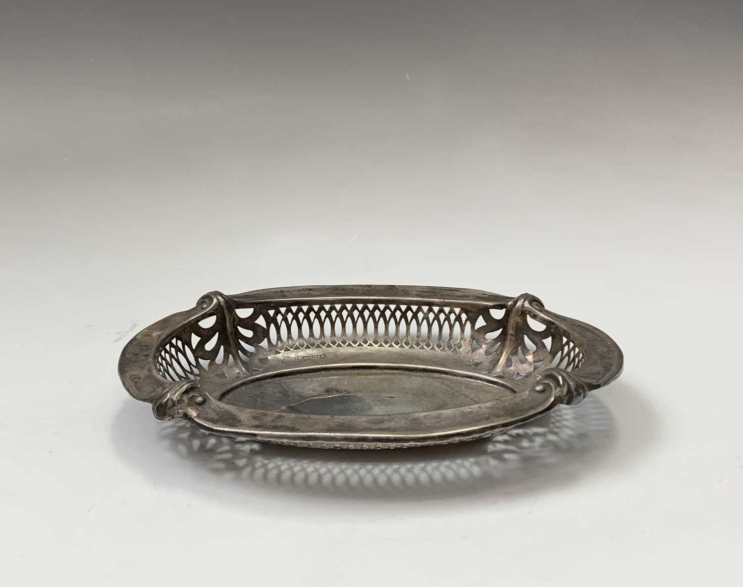 Two silver bonbon bowls and a silver pen tray 6.6oz - Bild 4 aus 8