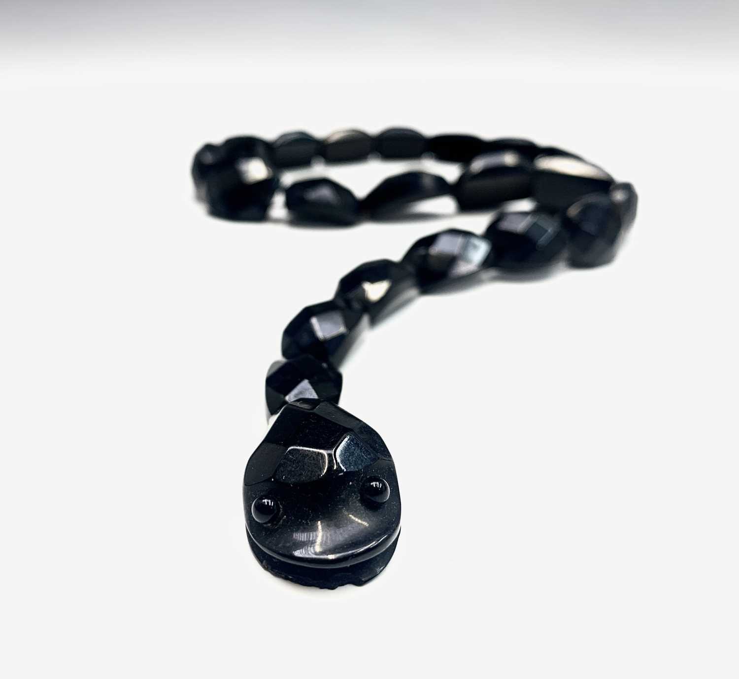 A jet bead snake necklace - Image 3 of 4