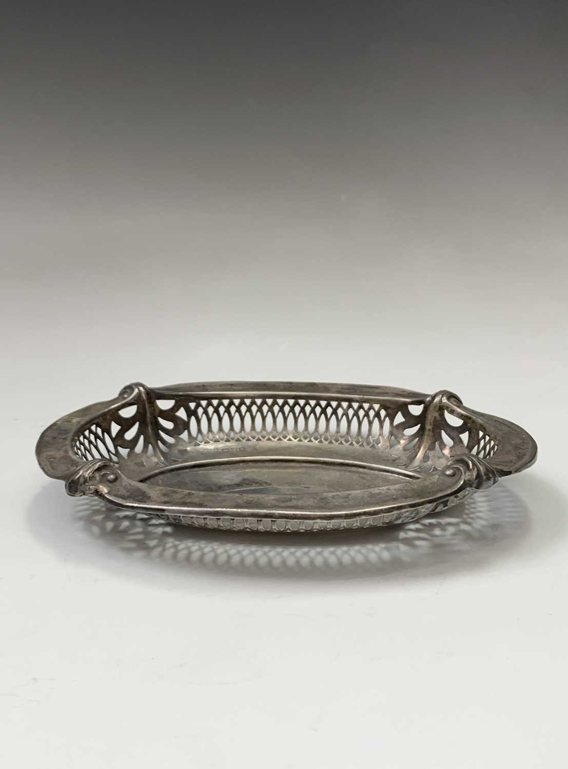 Two silver bonbon bowls and a silver pen tray 6.6oz - Bild 5 aus 8