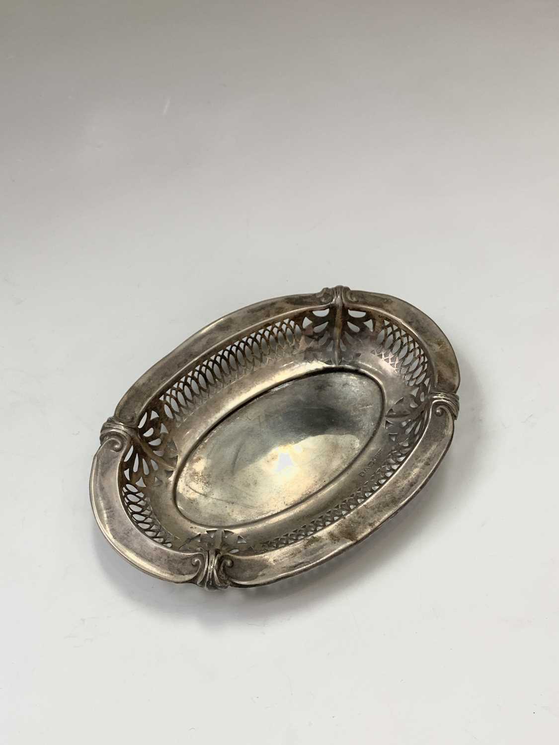 Two silver bonbon bowls and a silver pen tray 6.6oz - Bild 6 aus 8