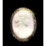 A 14ct gold mounted cameo brooch 14.6gm 46mm excluding pendant loop