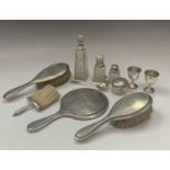 A pair of plain silver egg cups, a late Victorian silver caster spoon, a pair of silver-mounted