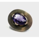 A Victorian oval amethyst gold brooch 39mm 13.1gm