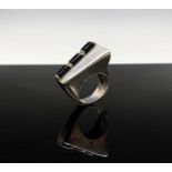 A contemporary stone set silver ring 12gm