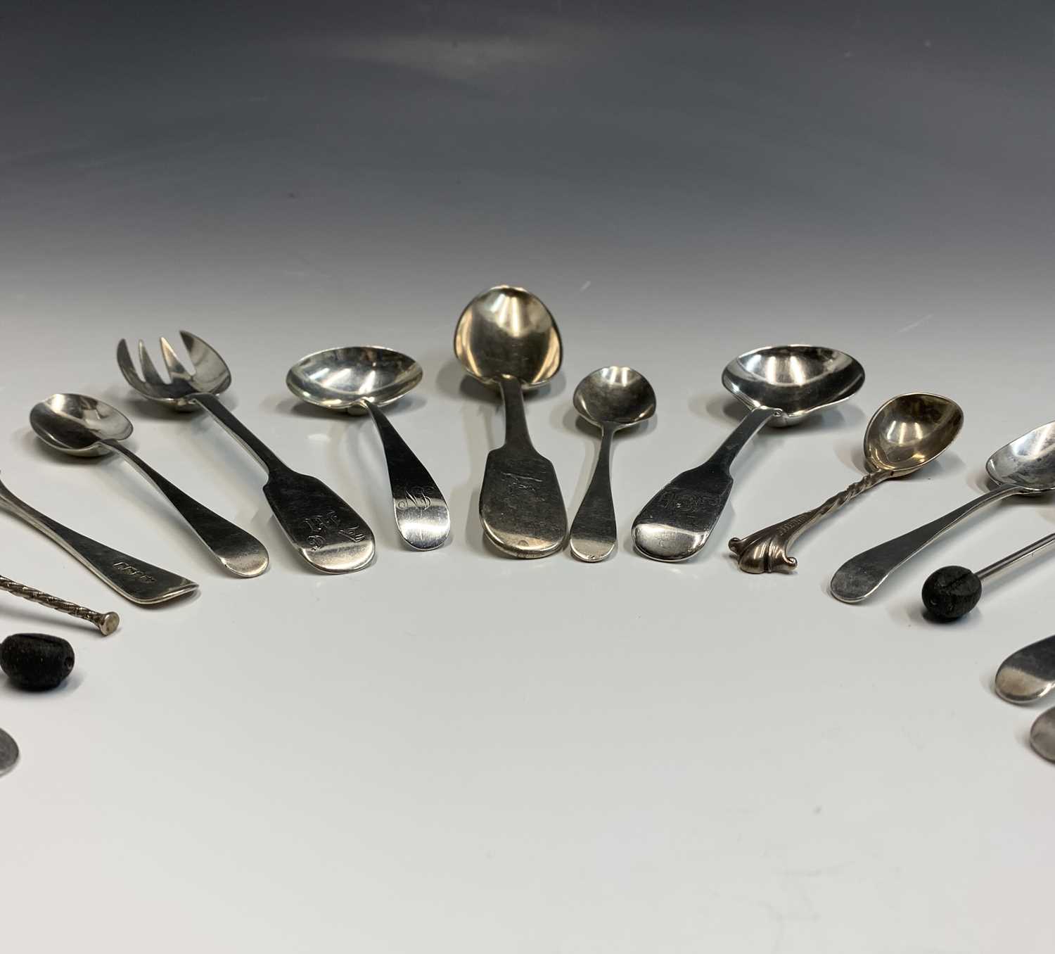 A silver dessert spoon by Hamilton Calcutta and other silver flatware 8.4oz - Bild 2 aus 4