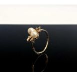 A 9ct gold ring set two pearls