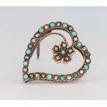 A 9ct yellow gold turquoise and seed pearl heart brooch, 25mm, 2.6 grams