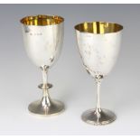 Two Edwardian silver cups of plain form Sheffield 1900 and Birmingham 1906, 290 grams