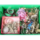 A quantity of silver and other costume jewellery