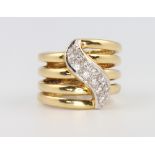 An 18ct yellow gold paste set ring size O