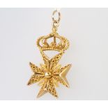 An 18ct yellow gold filigree cross pendant 4.6 grams