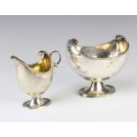 A stylish boat shaped Edwardian silver cream jug and sugar bowl Birmingham 1907, 210 grams