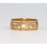 A 9ct yellow gold engraved ring size P 1/2, 2.9 grams
