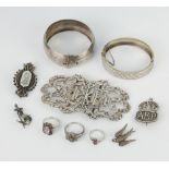 A silver bracelet and minor silver jewellery 121 grams