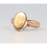 A 9ct rose gold oval signet ring size T, 5.7 grams