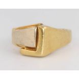 An 18ct two colour yellow gold ring, size N, 9.4 grams