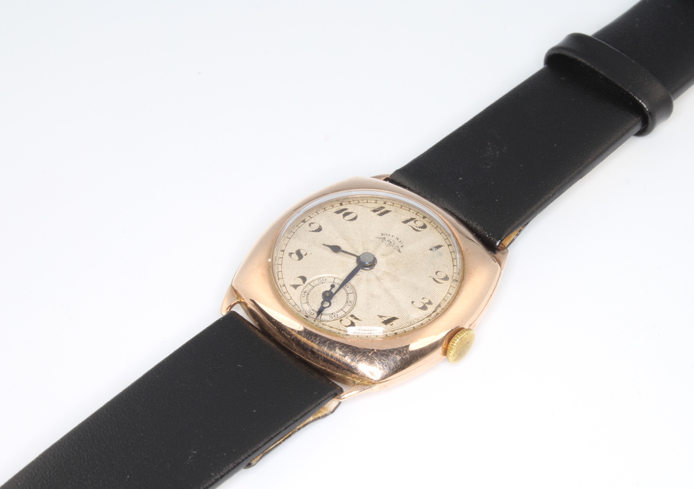 A gentleman's 9ct yellow gold Rotary wristwatch with seconds at 6 o'clock, contained in a 28mm