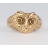A 9ct yellow gold owl head signet ring, size L 1/2, 5.6 grams