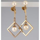 A pair of 14ct yellow gold cultured pearl drop earrings 4.3 grams