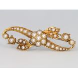 An 18ct yellow gold seed pearl floral bar brooch, 37mm, 5.1 grams