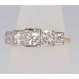 An 18ct yellow gold 5 stone diamond ring, 0.95ct, size N